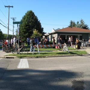 20100703_GatheringCrowds
