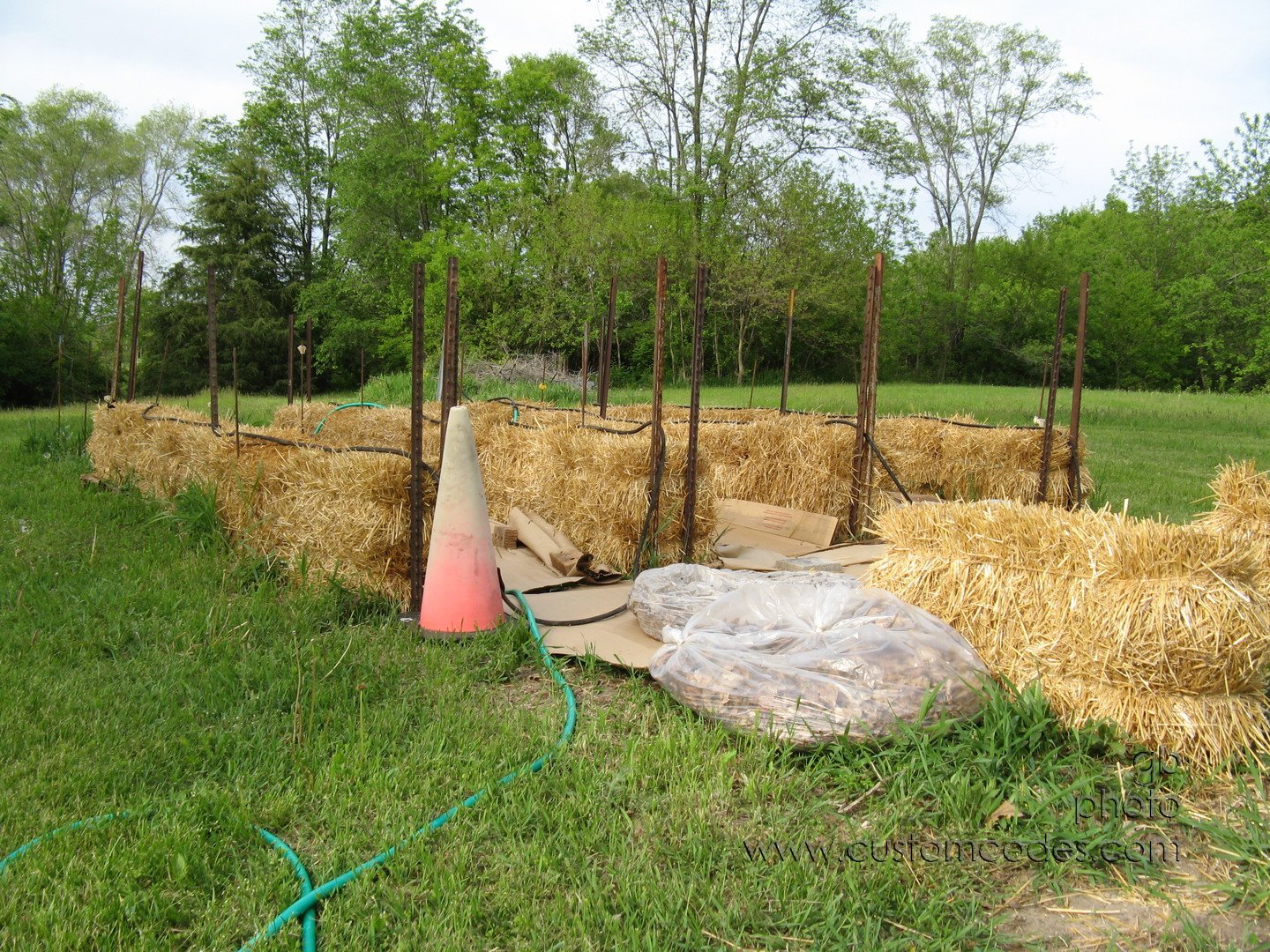 strawBaleGardening