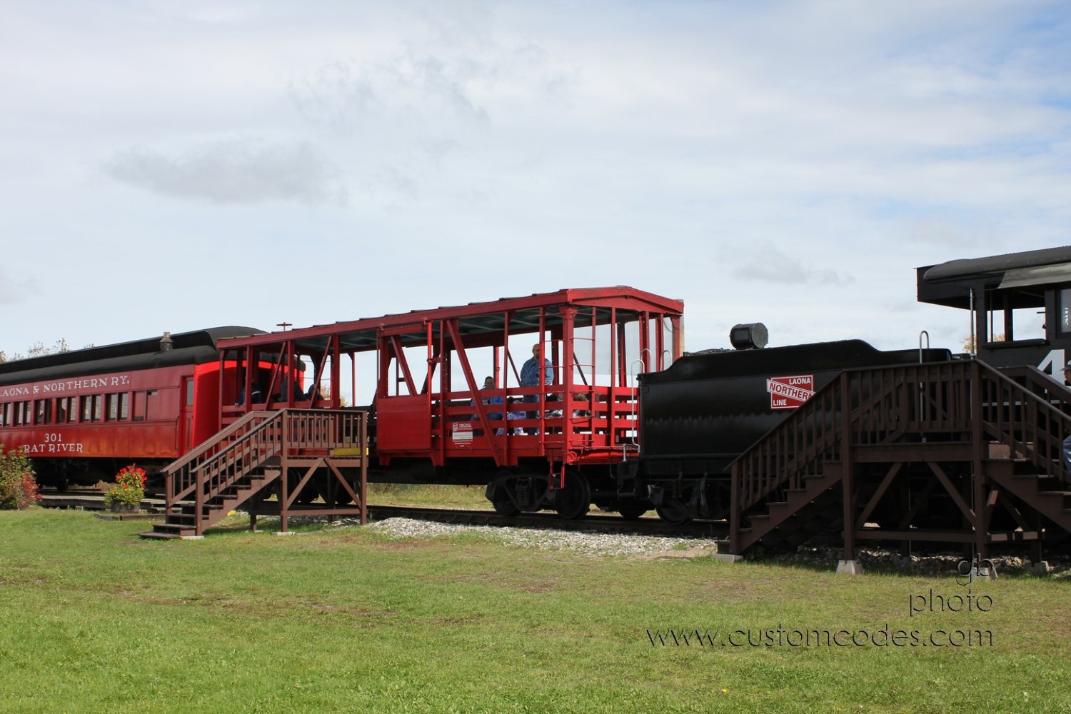 SteamTrainOpenSideCar