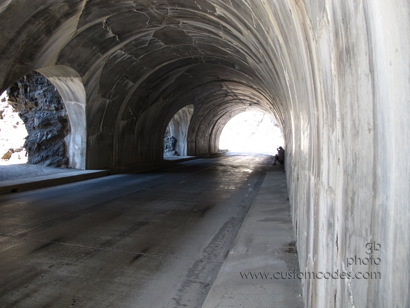 GlacierTunnel_20110828